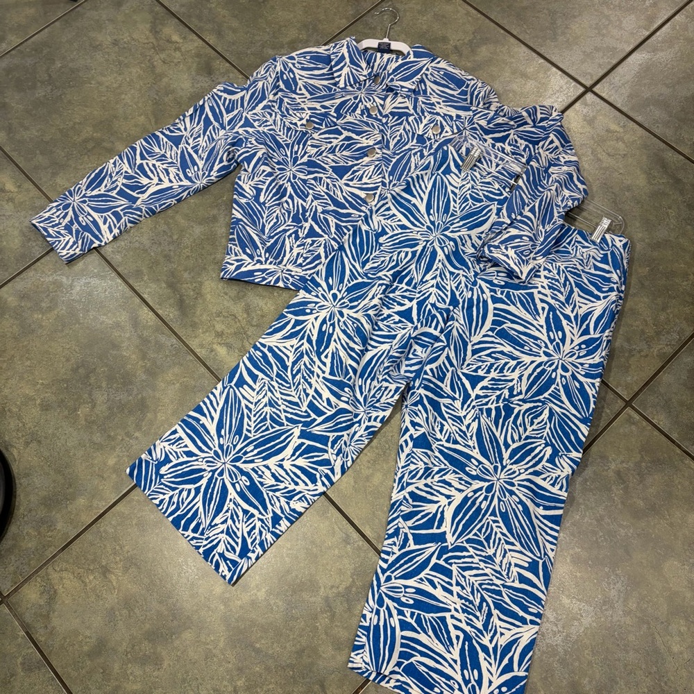 CATHERINE Stewart Blue White Elegant Florals Suit Set Top Sz XL Pant Sz L - Picture 7 of 16